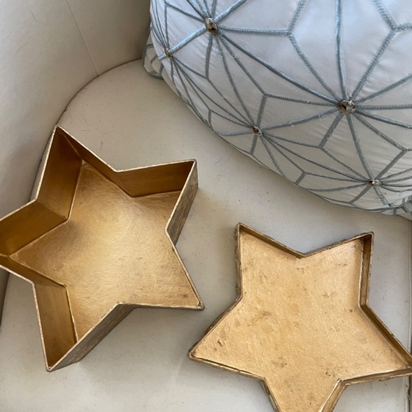 PRICE DROP! Gorgeous Gold & Silver Stackable Star Shaped Gift Boxes! - Picture 10 of 16